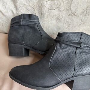 White Mountain Black Ankle Boots with Slouchy Design and Rounded Toe